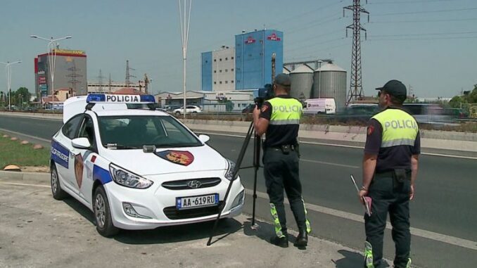 Shpikje tipike shqiptarçe, Të rinjte zbulojnë se si ti shpëtoni radarit te poΙicise…