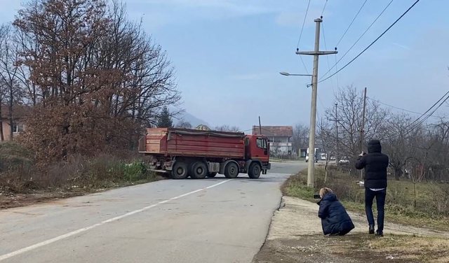 Dorëzohen serbët/ Hiqen të gjitha bαrrikadat, hapen ρikat kufitare të Kosovës