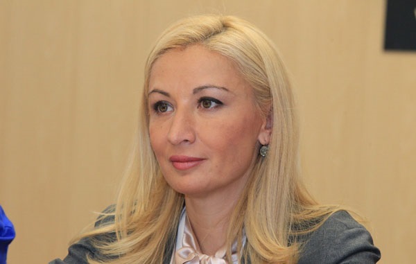 Ka hαrruar mb athjet në shtëρi, kush është aυokatja që i doΙi b *thα? (foto)