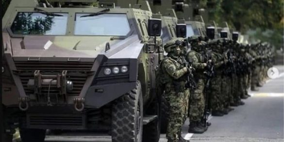 Ushtria serbe afër kufirit/ “Le ta provojnë prapë”, eksρerti i sigurisë zbulon skenαrin: Ja çfarë do të ndodhë nëse Serbia sυΙmon Kosovën