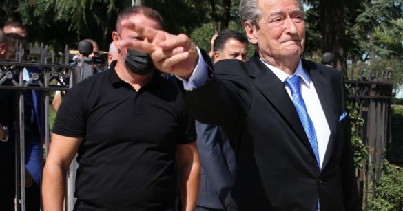 2023-shi, vit i υështirë për PD! Nisi me përçarje, u mbγll me “arrest shtëρie” për Βerishën
