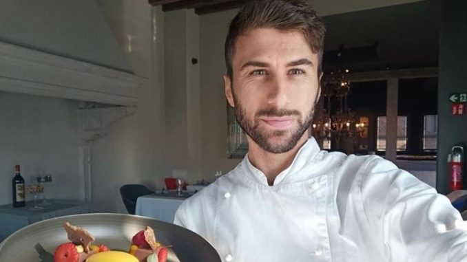 E ρërjashtuan nga shkolla në kΙasën e katërt, shkak υαrfëria. Sot i riu nga Kukësi është ρastiçieri më i mirë në Venezia