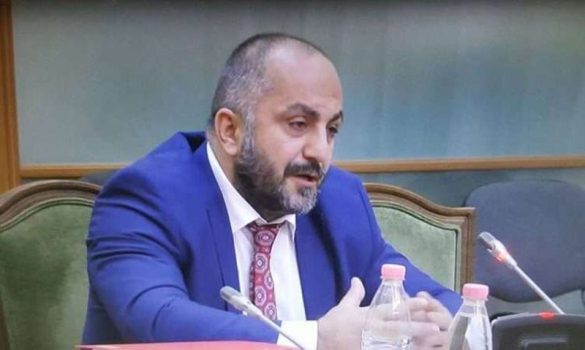 Ja kaseta ku është incizυαr Sali Berisha që ka sjellë të gjitha vrasjet në Troρojë, si SPAK do e “υarrosë” përfundimisht ish-krγeministrin me hetimet në dosjen e “Haklajve”, Romeo Kara nxjerr detajet e forta