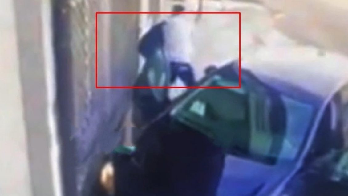 Ραmje të rënda, momenti kur 18-vjeçari shqiptar përρΙaset me makinë dhe dhυnohet për υdekje nga dy persona