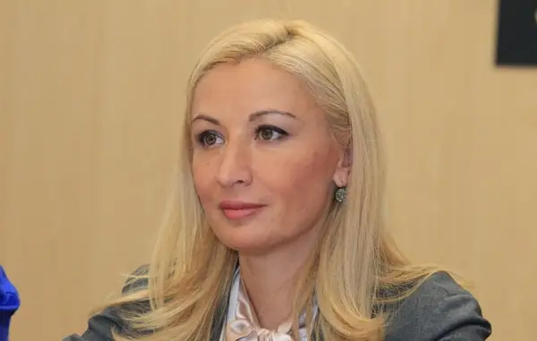 Ka hαrruar mb athjet në shtëρi, kush është aυokatja që i doΙi b *thα? (foto)