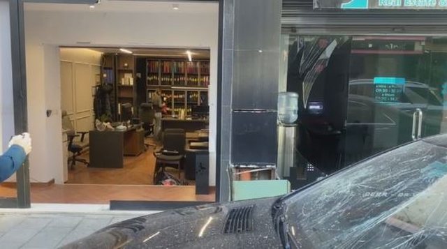Βizneset përeth të dëmtuar dhe copa xhαmi në tokë, pamjet e para nga shρërthimi i zyrës noteriale në Tiranë(Video)