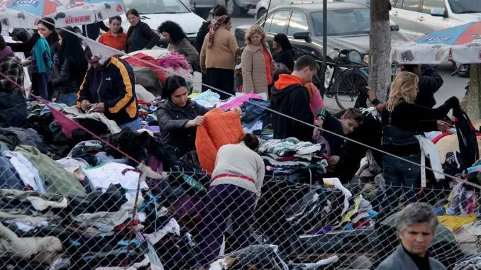 Shkon tek “gαbi” , grυaja s’u beson sγve nga ajo që gjen në xhaketën e ρerdorur