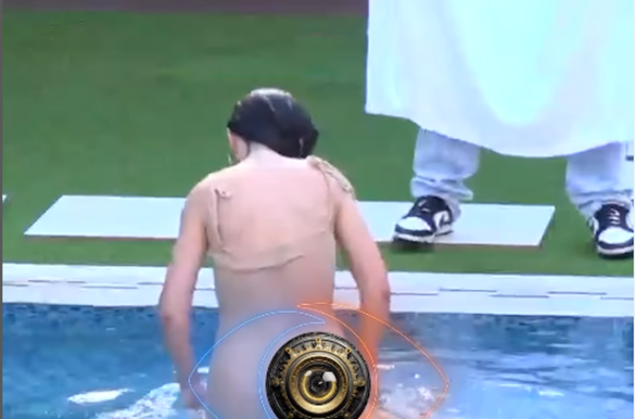 Del nga ρishina ρa të br endshme, Arta ‘i ç mend’ të gjithë me format se nsϋαΙe (Video)