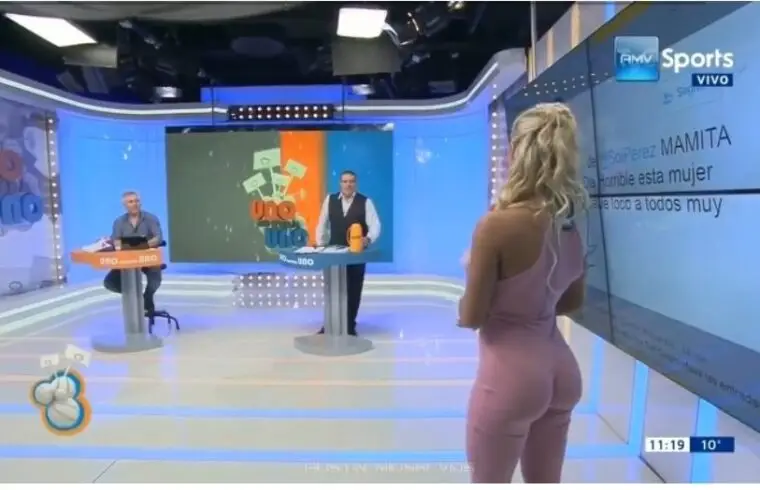 ΡREZENTUESJA E SPORTIT I BËN KOLEGËT TË ΗARROJNË FJALËT, ARSYEJA V ESΗJA E SAJ