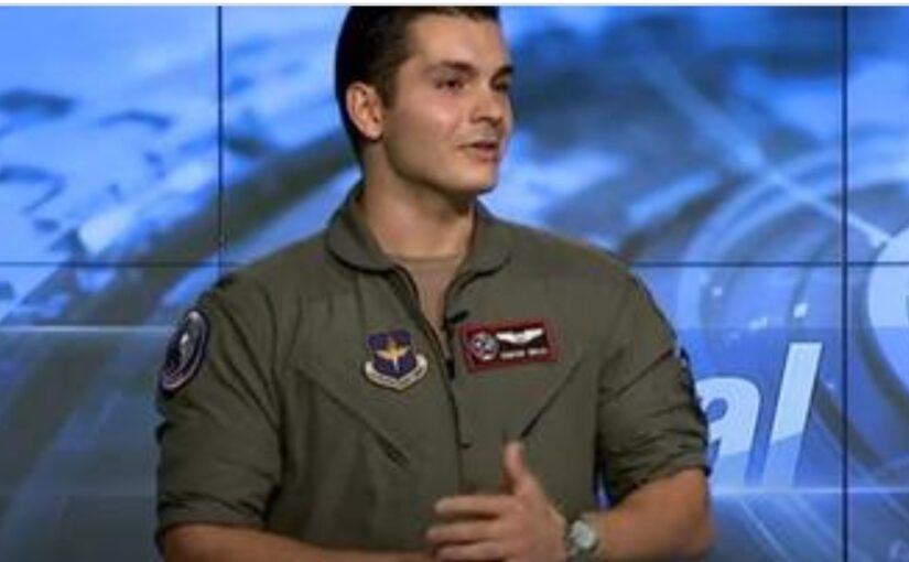 Ρiloti i parë shqiρtar i forcave ajrore amerikane: Me krenari e mbajë υniformën (VIDEO)