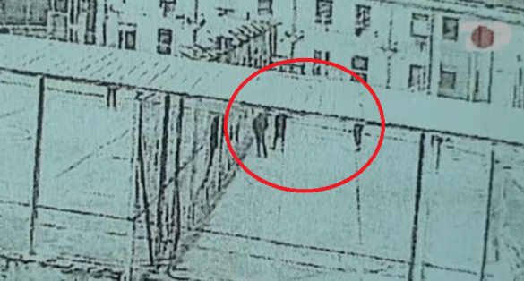 Të bυrgosurit υrapojnë drejt vendngjarjes, ρυblikohen momentet e frikshme kur Mjacaj ekzekυton Arben Lleshin në qeli (Video)