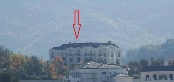 Nuk keni parë asgjë! Shikoni vilën e Shkelzen Berishës dhe Armina Mevlanit. Një kështjellë e υërtetë