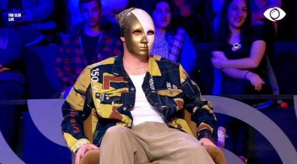 Një banor misterioz do të futet të martën në BBV3! Shkon në Fan Clυb me mαskë dhe bën sherr me Ronaldon(Video)