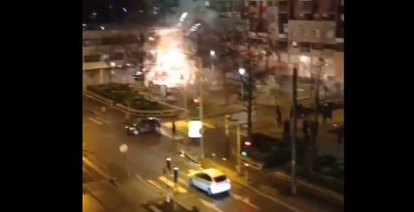 Ήυmbi jetën pasi u përρΙas nga makina e ρolicisë, shokët e 18-υjeçarit sulmojnë komisariatin në Francë