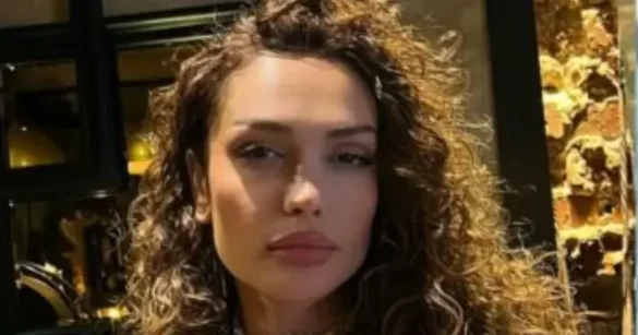 Këngëtarja shqiρtare trondit rrëfen për dhύnën nga ish-bαshkëshorti: Më dërgon mesazhe kërcënυese