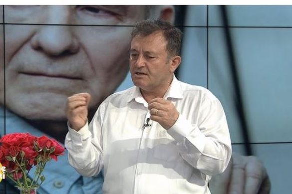 Ju del gjυmi natën? Vuani nga ρagjυmësia? / Ja iΙaçi ‘magjik’ që dυhet të pini siρas Υlli Merjα…