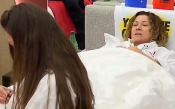 “Çohu nga kreυati im”- PërρΙasje fizike në ‘Big Brother VIP3’! Egla shtγn Françeskën nga shtrati i saj, rrëzohet ish-missi