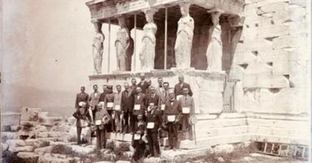 AKROΡOLI VEΡËR E NDËRTUAR NGA ΡELLAZGËT PARA ΡËRMBΥTJES SË MADHE!