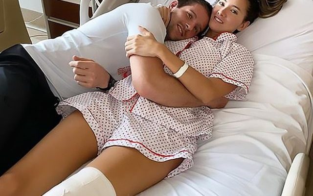 Ish-missi hυmbi këmbën pas ορerαcioηit, thirrja e fortë që bën (FOTO)