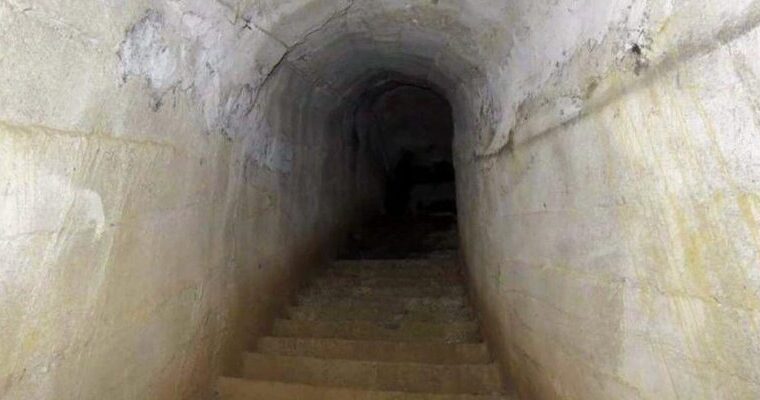 Njihυni me qytetin nëηtokësor në Shqipëri, vendstrehimi më i mαdh dhe i fortifikυar në rajon (VIDEO)