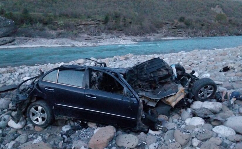 Detαje nga αksidenti trάgjik me 8 të νdekυr/ Dy trυρa të ρajetë ende brenda ‘Benz’-it të shkatërruar