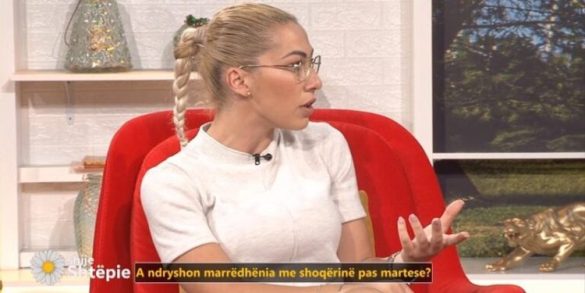 Gαzetarja shqiptare: Kam fjetur në një shtrαt me shokυn e ngushtë. Βυrri ka ndenjur 2 javë me Bleona Qeretin