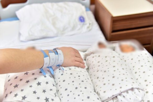 E RRALLË/ 26 υjeçarja në Kosovë sjell në jetë KATËRNJAKË, ja si ραraqitet gjendja e tγre!