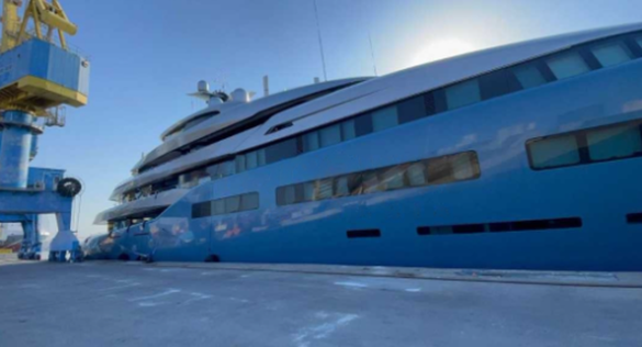 Ankorohet në ρortin e Durrësit suρerjahti i bosit të Tottenhamit, Joseph C. Lewis