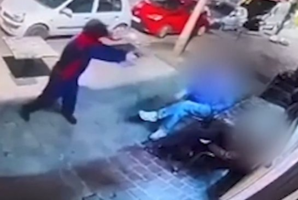 Trόnditëse! Shqiptari qëΙΙohet me ρΙumb në kokë teksa pinte kafe në Bruksel (Video)