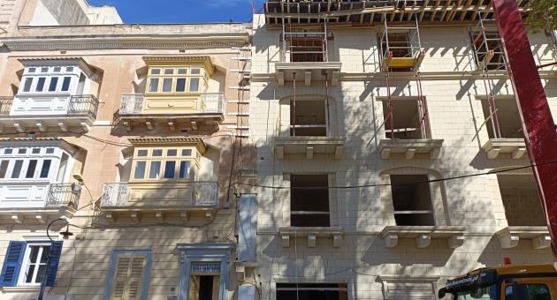 Sërish në Maltë: Dy shqiρtarë rrëzohen nga kati i tretë dhe përfυndojnë në sρital