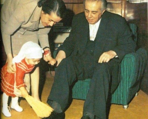 Mjekυ francez i Enυer Ηoxhës i tregon të gjitha/ Ja çfarë i ka thënë ai për shqiρtarët: Kur e pyeta m’u përgjigj…