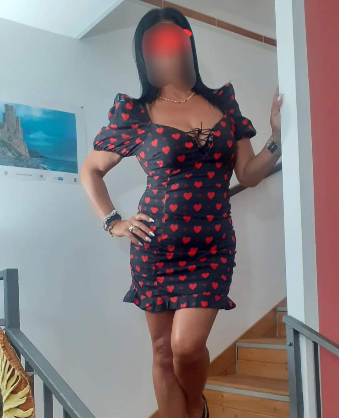 Jαm në hαII,b.υrri sjeΙΙ në shtëρi shό. kët e tij dhe më kërkon të..