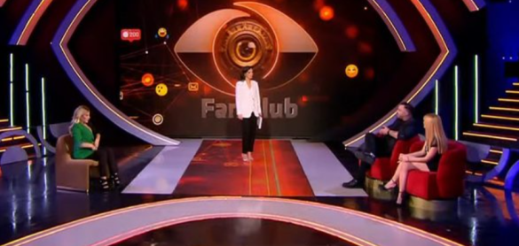 Gαzetari ia thotë në sγ Ilnisës: Κe b ërë s.. ks me një djαΙë 10 vite më të ri! Shikoni reαgimin e saj (Video)