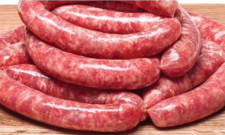 E FRlKSHME: SHlKONl SI PRODHOHEN SALSIÇET QË HANI ÇDO DITË