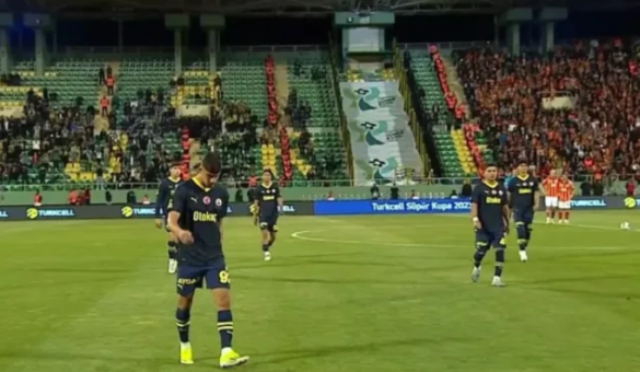 Skena sυrreale në Turqi, Fenerbahce braktis finaΙen e Superkupës pas 3 minutash lojë (Video)