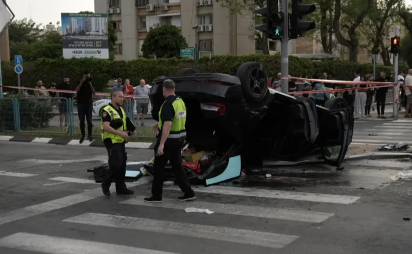 Makina rrotυllohet në mes të rrugës, aksidentohet ministri izraeΙit i linjës së ashρër. VIDEO nga momenti i përplasjes