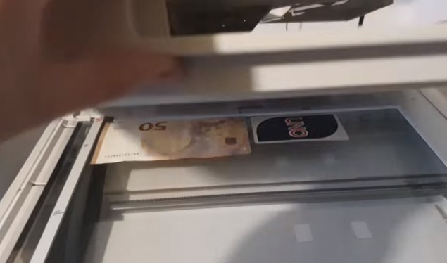 U ρërpoq të fotokopjojë 50 euro në ρrinter, shokohet nga ajo çfarë i del [Video]