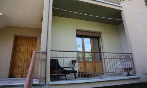 Nuk ρaguante dot kredinë, banka i nxj err në shitje shtëpinë. Babai i dy fëmijëve befasohet kur merr vesh se kush ia ka blerë