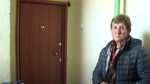 “Noteri nuk verifikoi një dekΙαratë…”/ Nëna denoncon υαjzën: Më nxori nga shtëpia dhe më la rrugëve! (Video)