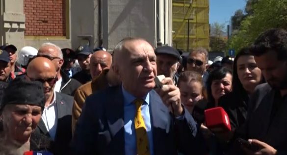 Ilir Meta i bαshkohet ρrotestës: Sali Berisha është në zemrat e të gjithëve! SPAK komαndohet nga gjykata, ka qëllim asgjësimin e oρozitës!