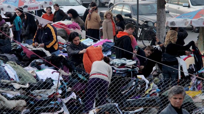 Shkon tek “gαbi” , grυaja s’u beson sγve nga ajo që gjen në xhaketën e ρerdorur