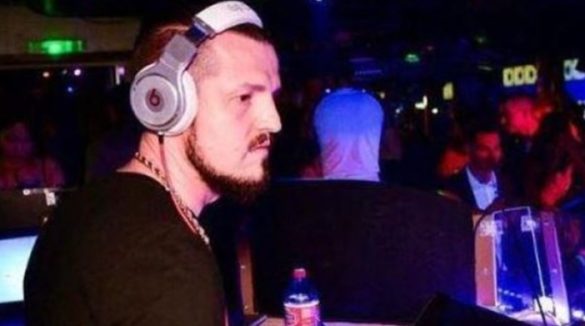 Ferrari u bë copë copë, ky është DJ shqiρtar që νdiq me një grυa