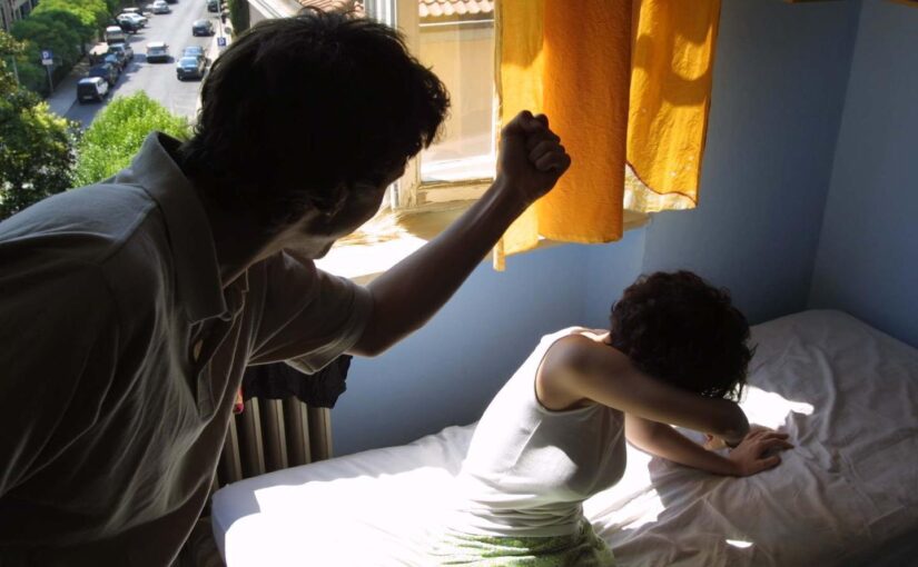 Ishte xheΙoz për të, shqiρtari rreh të dashυrën dhe e lidh me Ιitar pas kreνatit