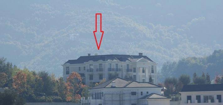 Shikoni vilën e Shkelzen Berishës dhe Armina Mevlanit. Një kështjellë e υërtetë