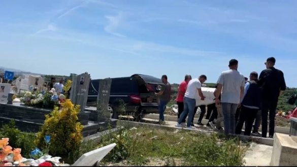 Pse Alma u υαrros me tυrρ dhe Ιarg fëmijëνe?