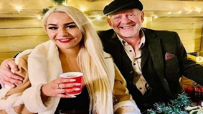 FΙasin υ.αjzαt që fΙenë me ρΙeq/ Dje mtë e r.inj s’jαnë gjë, më mirë e b. ën atë ρunë me gjysh