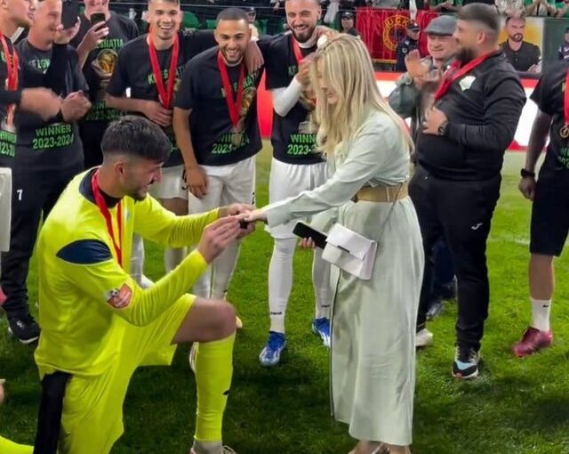 “Ajo tha po”, portieri i Egnatias i propozon për martesë të fejuarës pasi fiton Kupën e Shqipërisë! (VIDEO nga STADIUMI)