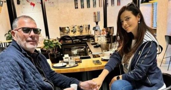 U gjykuan për diferencën në moshë, biznesmeni u ‘mbyll’ gojën komentuesve