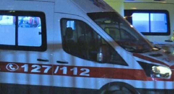 E rëndë në Tiranë/ 26-vjeçarja hidhet nga kati i 5-të i pallatit, policia: Nga deklarimet e familjarëve dyshohet se…