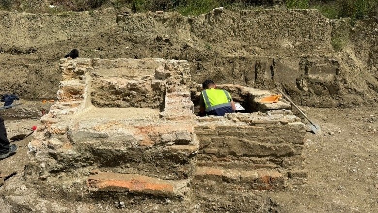 Zbulohet mozaiku i një pishine të lashtë nën rrënojat e ish-gjimnazit Gjergj Kastrioti në Durrës